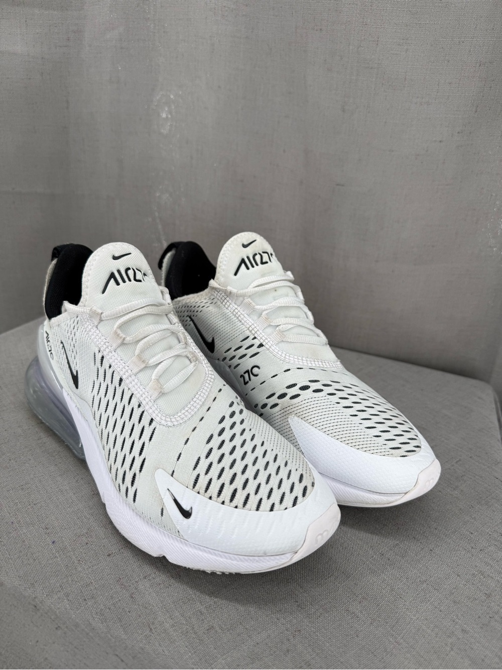 Nike Air Max 270 women’s Sz 9 Black White Running Shoes - Picture 2 of 9